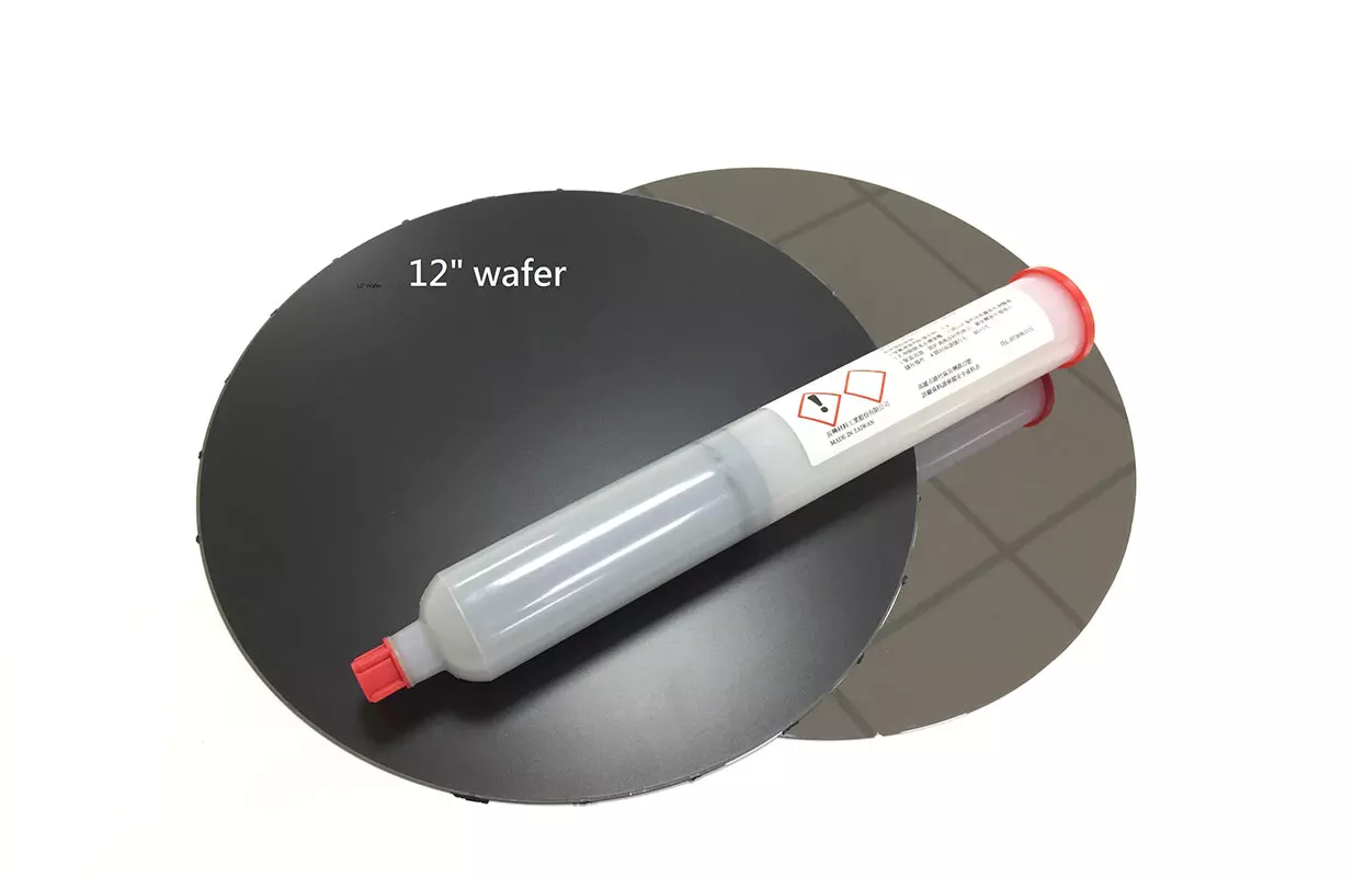 Liquid molding compound for WLP